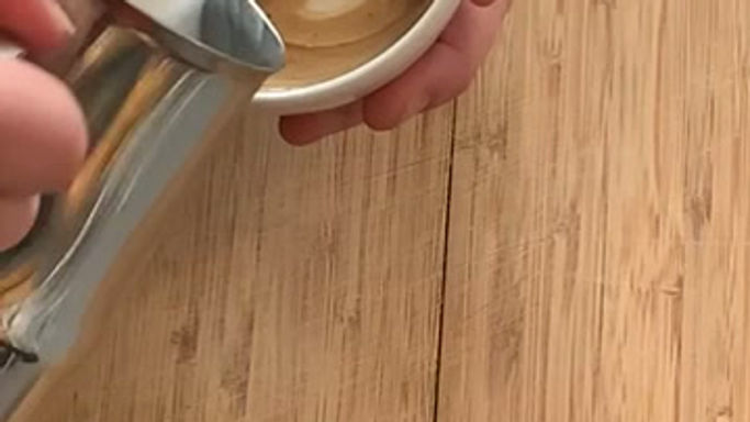 Latte Art Figur gießen